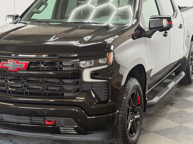 Used 2024 Chevrolet Silverado 1500 RST w/ Redline Edition AWD/4WD image 7