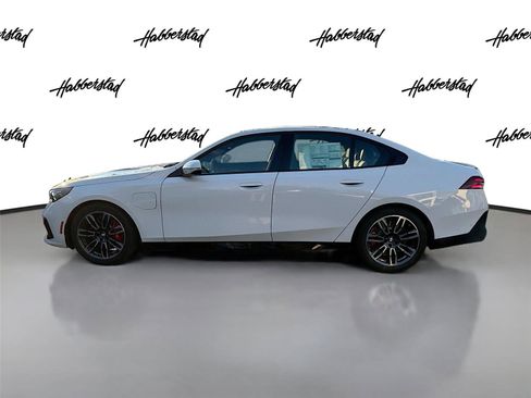 New 2026 BMW 550e xDrive image 8