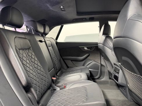 Used 2021 Audi SQ8 Premium Plus w/ Luxury Package AWD/4WD image 43
