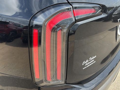 Used 2025 Kia Telluride EX w/ EX Captain's Chair Package FWD image 21
