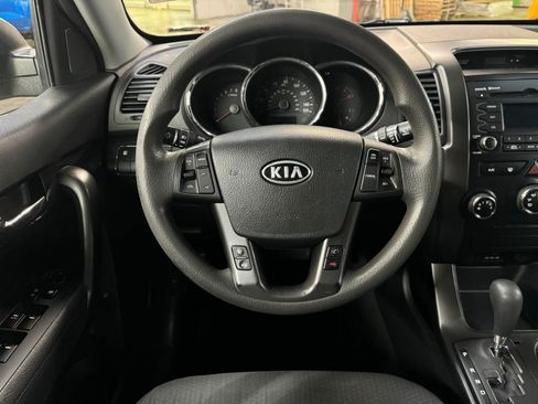 Used 2013 Kia Sorento LX image 24