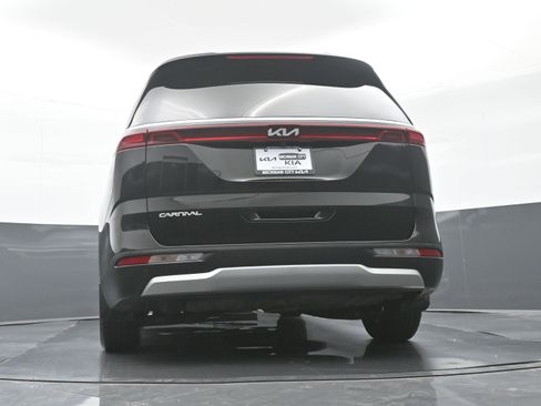Used 2023 Kia Carnival LX FWD image 39