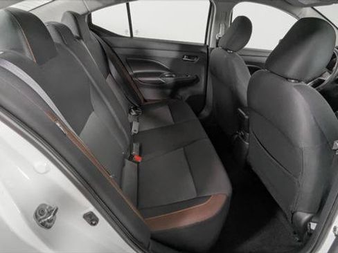 Used 2022 Nissan Versa SR FWD image 21