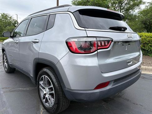Used 2018 Jeep Compass Latitude w/ Popular Equipment Group FWD image 6