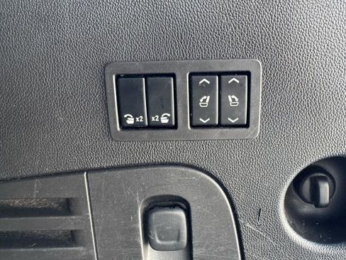 Used 2015 Cadillac Escalade Premium image 19