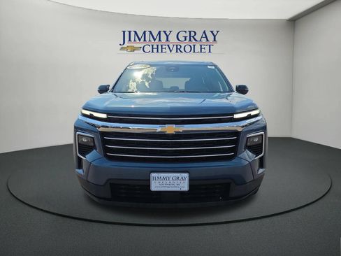 Used 2025 Chevrolet Traverse LT AWD/4WD image 8