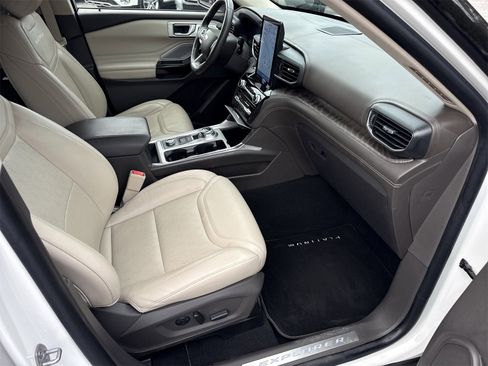 Used 2022 Ford Explorer Platinum w/ Equipment Group 601A image 40