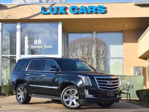 Used 2017 Cadillac Escalade Luxury image 1