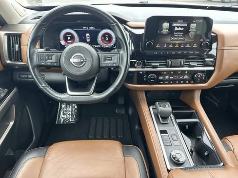 Used 2024 Nissan Pathfinder Platinum image 20