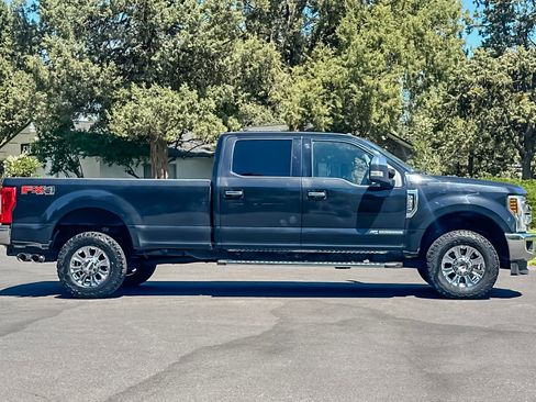 Used 2018 Ford F350 XLT w/ XLT Premium Package AWD/4WD image 3
