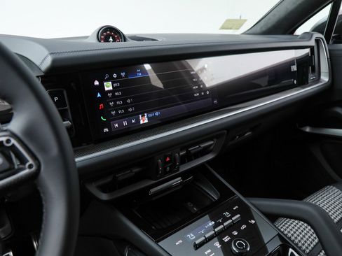 Used 2026 Porsche Cayenne GTS image 28