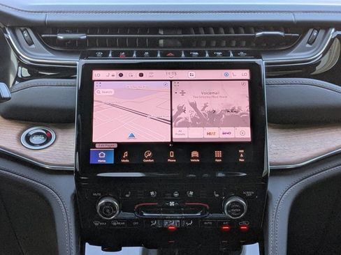 New 2025 Jeep Grand Cherokee Summit image 19