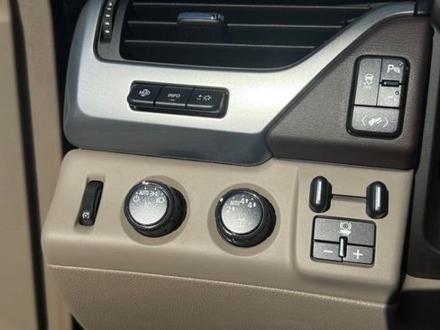 Used 2019 Chevrolet Tahoe Premier AWD/4WD image 18