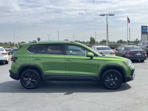 Used 2025 Volkswagen Taos SE w/ Panoramic Sunroof Package image 27