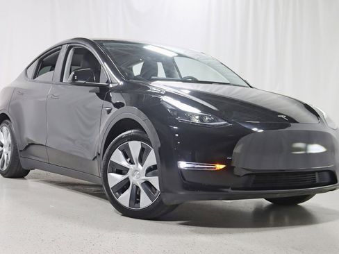 Used 2024 Tesla Model Y Long Range image 7