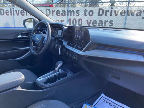 Used 2025 Chevrolet Trax LS w/ Driver Confidence Package image 18