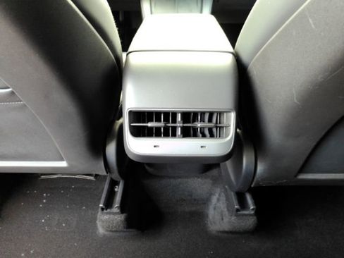 Used 2025 Tesla Model Y Long Range AWD/4WD image 26