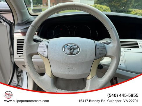 Used 2010 Toyota Avalon XLS FWD image 19