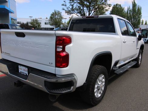 Used 2022 Chevrolet Silverado 2500 LT w/ Convenience Package AWD/4WD image 4