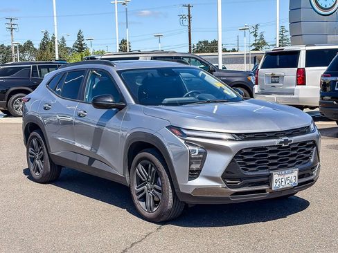 Used 2025 Chevrolet Trax ACTIV w/ Sunroof Package FWD image 5