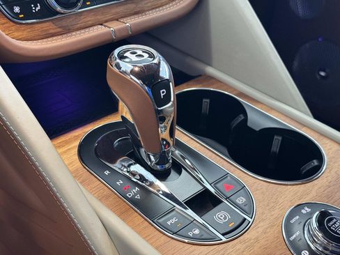 Used 2023 Bentley Bentayga Extended Wheelbase AWD/4WD image 20