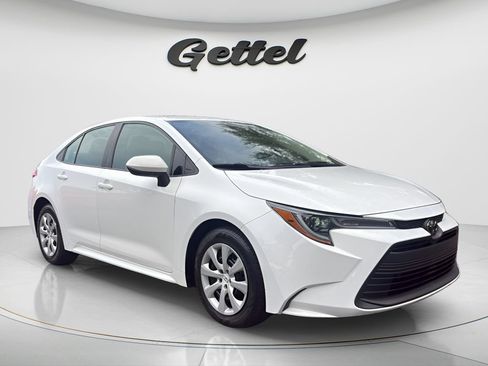 Used 2024 Toyota Corolla LE FWD image 3
