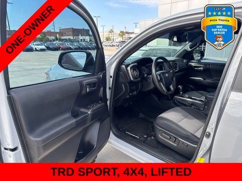 Used 2020 Toyota Tacoma TRD Sport AWD/4WD image 9
