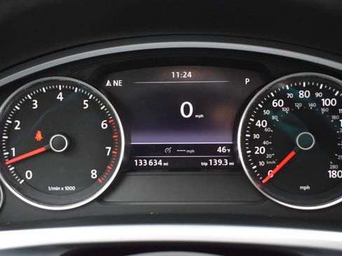 Used 2012 Volkswagen Touareg Sport image 13