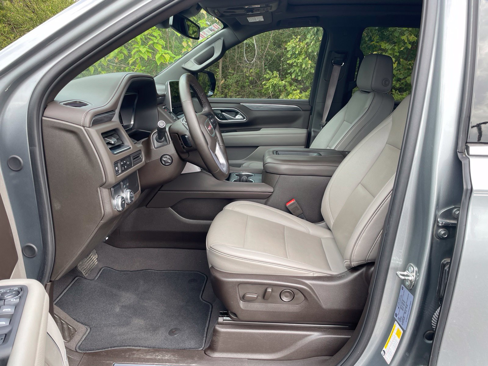 Used 2024 GMC Yukon SLT w/ SLT Premium Package RWD image 13