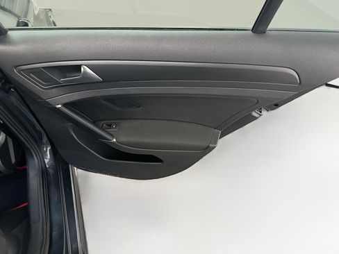 Used 2019 Volkswagen Golf S image 30