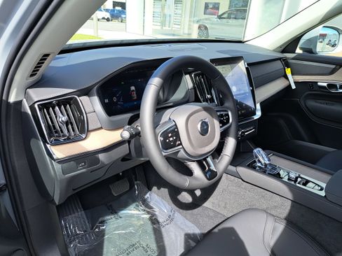New 2026 Volvo XC90 B6 Plus w/ Protection Package Premier image 5