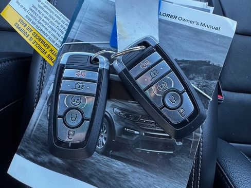 Used 2022 Ford Explorer Limited w/ Equipment Group 301A image 31