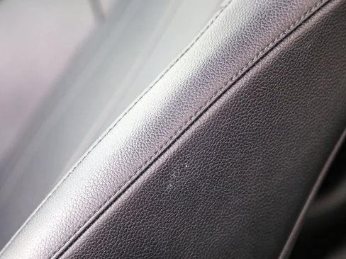 Used 2021 Mercedes-Benz GLB 250 w/ Premium Package image 24