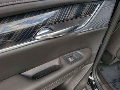 Used 2023 Cadillac XT6 Premium Luxury FWD image 8