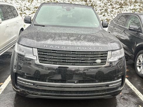 Used 2024 Land Rover Range Rover SE image 2