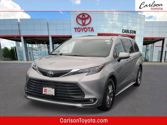 Certified 2025 Toyota Sienna XLE FWD image 1