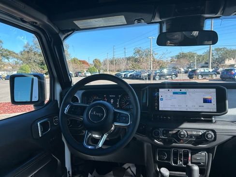 Used 2024 Jeep Wrangler Sahara image 9