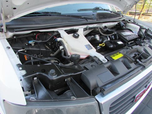 Used 2018 GMC Savana 2500 w/ Driver Convenience Package image 26