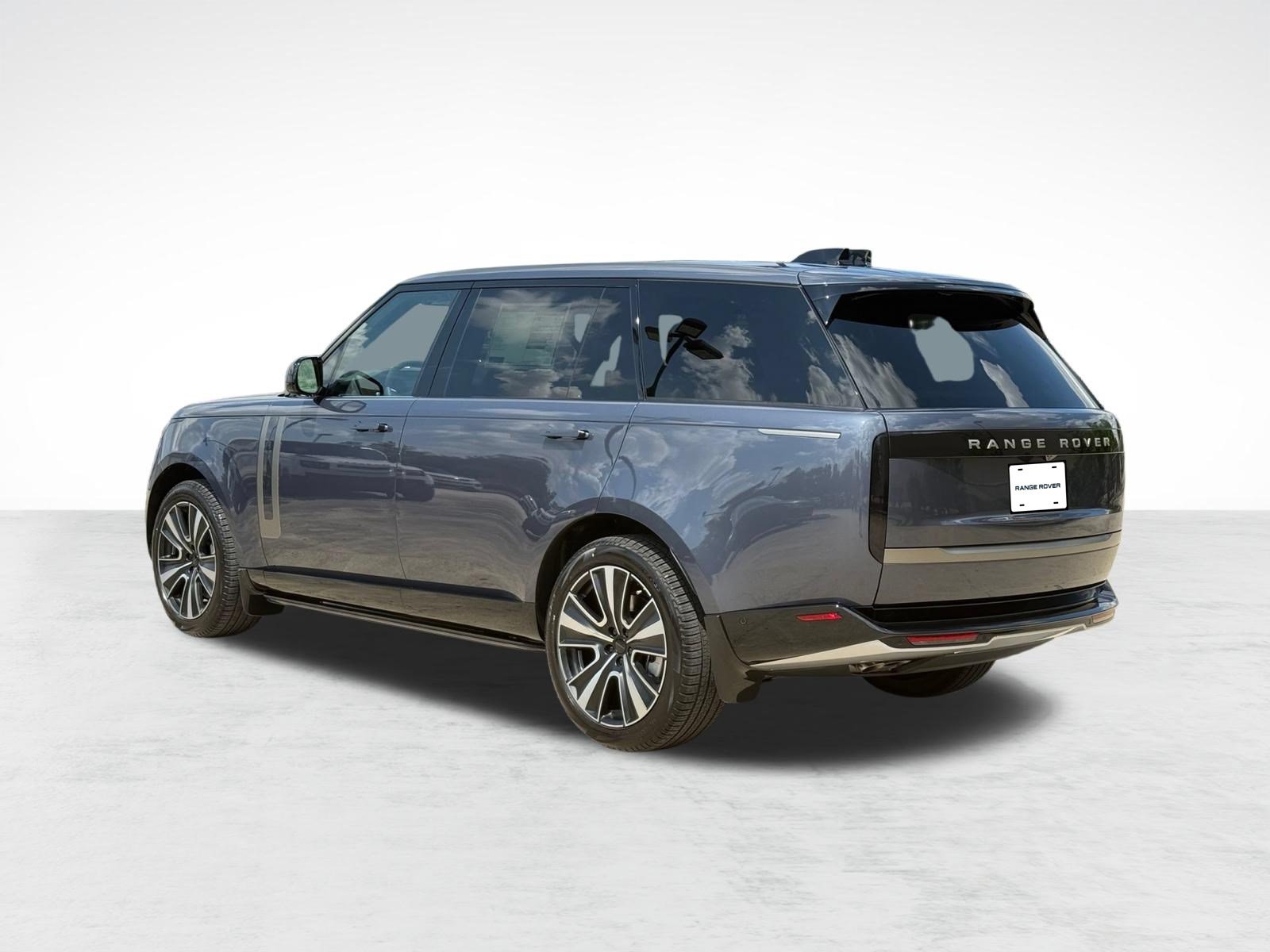 New 2026 Land Rover Range Rover Long Wheelbase SE AWD/4WD image 3