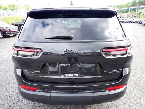 Used 2023 Jeep Grand Cherokee L Limited w/ Black Appearance Package AWD/4WD image 5