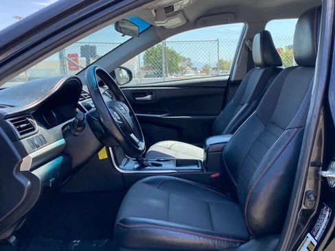 Used 2016 Toyota Camry SE FWD image 13
