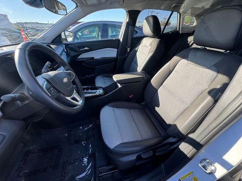 Used 2025 Chevrolet Trax LT w/ LT Convenience Package image 34