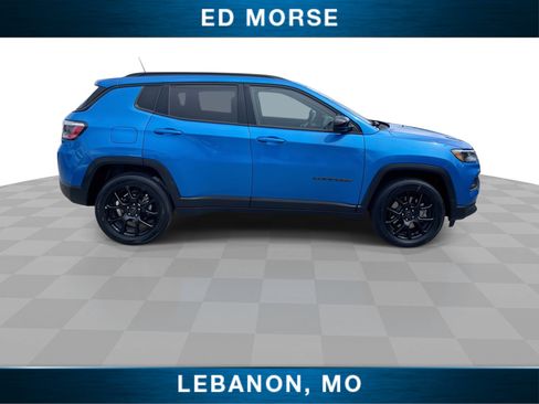 Used 2025 Jeep Compass Latitude w/ Convenience Group AWD/4WD image 9
