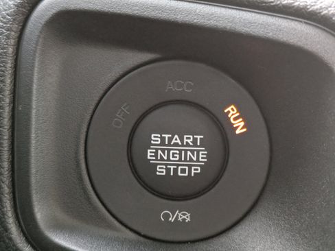 Used 2024 Jeep Gladiator Sport image 33