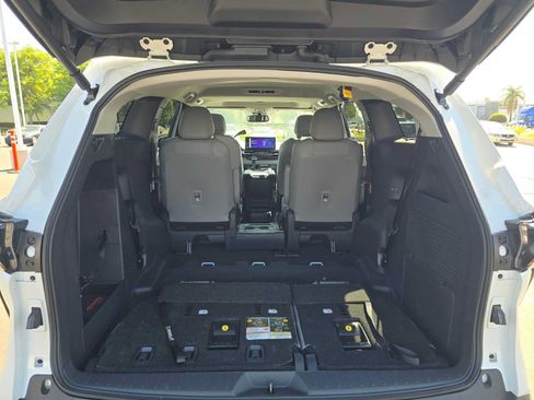 Used 2026 Toyota Sienna XLE FWD image 16