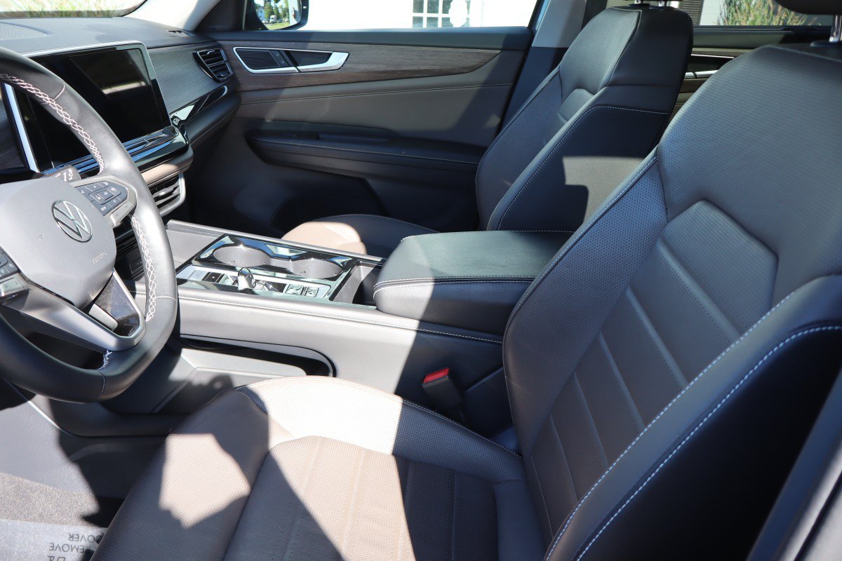 Used 2025 Volkswagen Atlas SEL AWD/4WD image 29