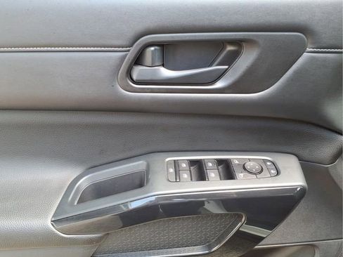 Used 2023 Nissan Pathfinder SV AWD/4WD image 11