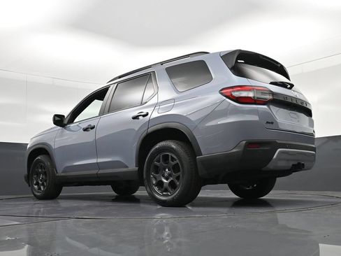 Used 2023 Honda Pilot TrailSport image 27