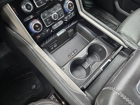 Used 2021 GMC Yukon XL Denali w/ Denali Premium Package image 24