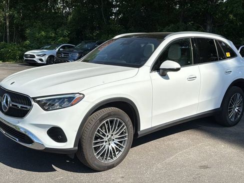 Used 2025 Mercedes-Benz GLC 300 4MATIC image 8